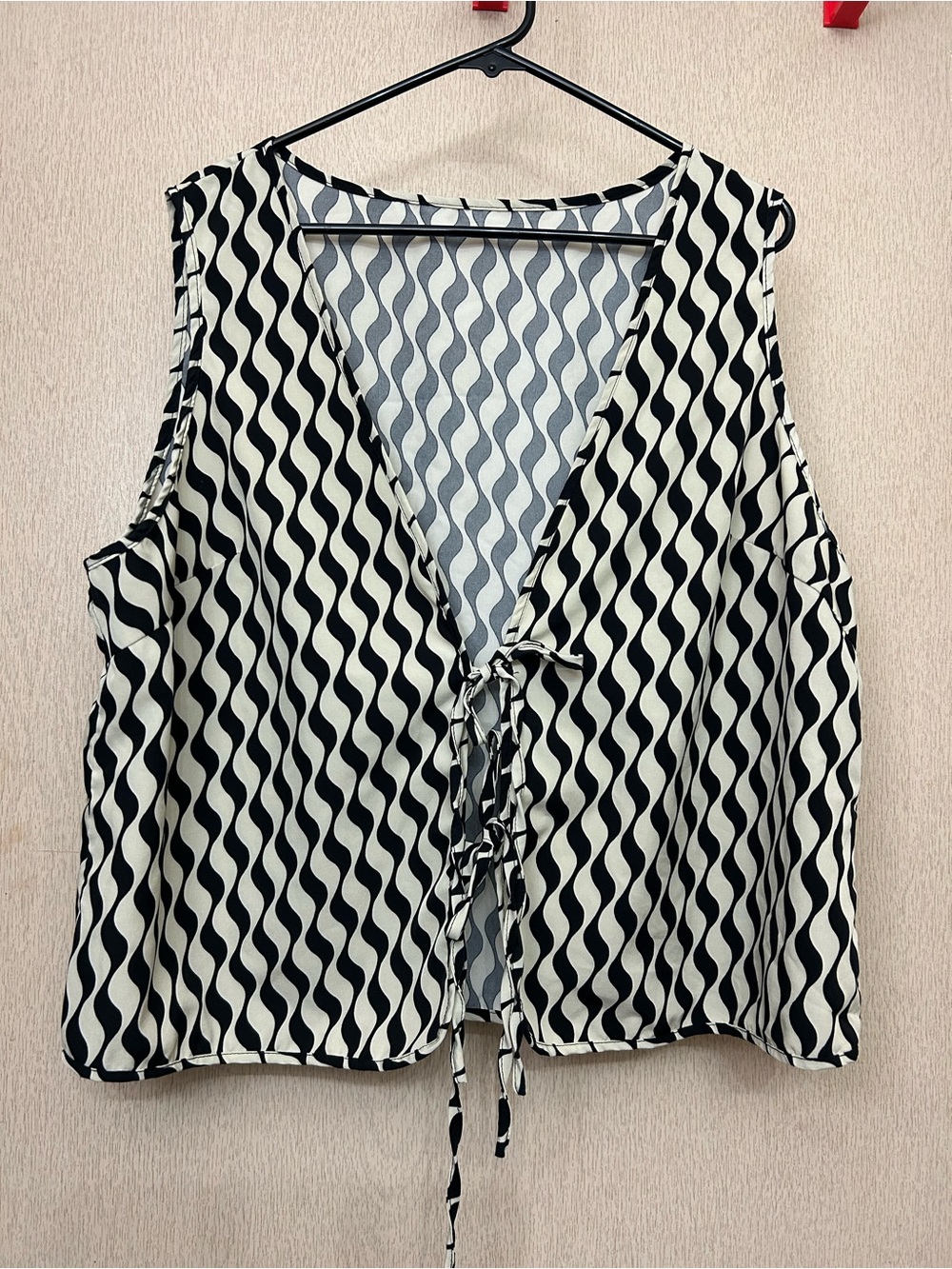 SHEIN Patterned Tie Vest - Size 2XL